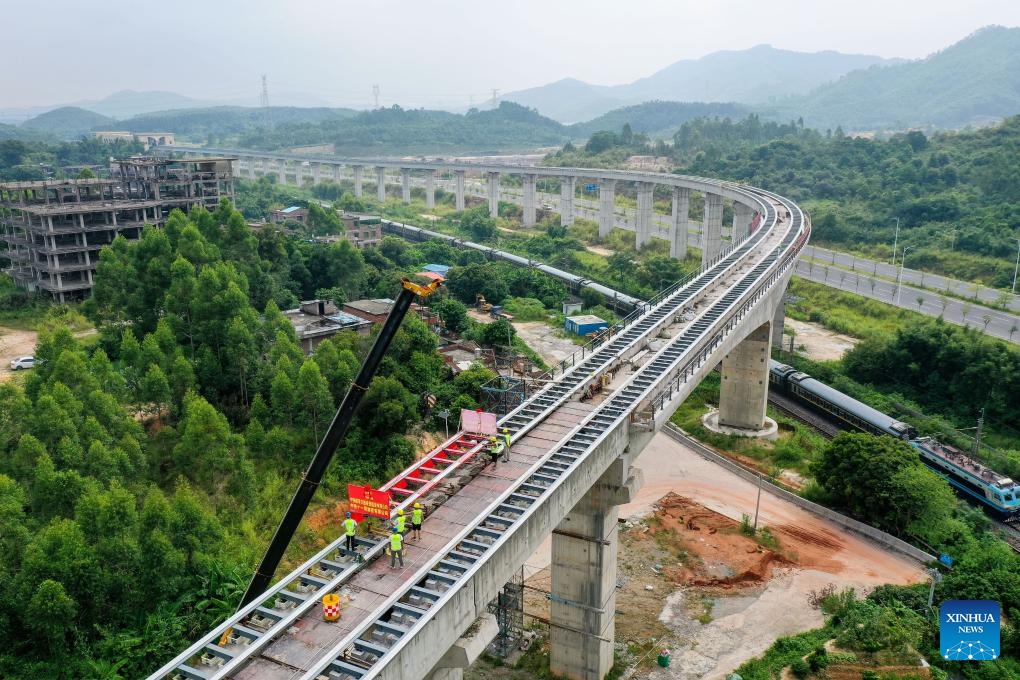 This aerial photo taken on Aug. 10, 2023 shows the construction site of a medium-and-low speed maglev line in Qingyuan City, south China's Guangdong Province. The last 10-meter-long maglev track was laid on the Qingyuan maglev tourism line on Thursday, marking the completion of the track-laying work for the first medium-and-low speed maglev line in the province.(Photo: Xinhua)