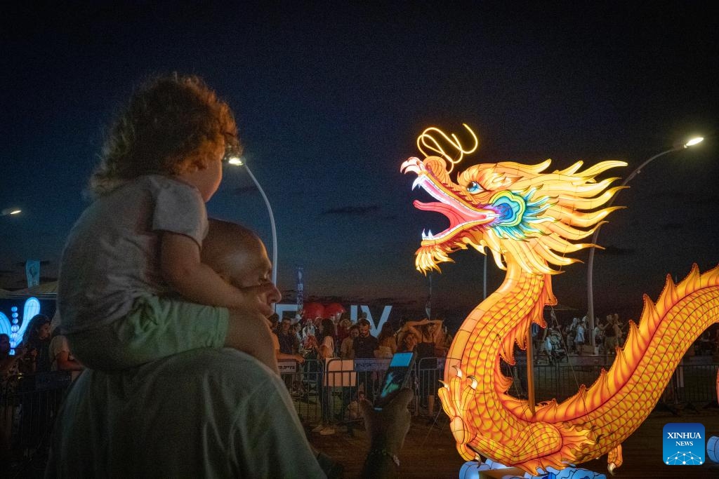 People visit the Chinese Lantern Exhibition in Tel Aviv, Israel, on Aug. 9, 2023. The Chinese Lantern Exhibition in Tel Aviv features several sets of lanterns which are crafted by a team from Zigong City of southwest China's Sichuan Province. (Photo: Xinhua)