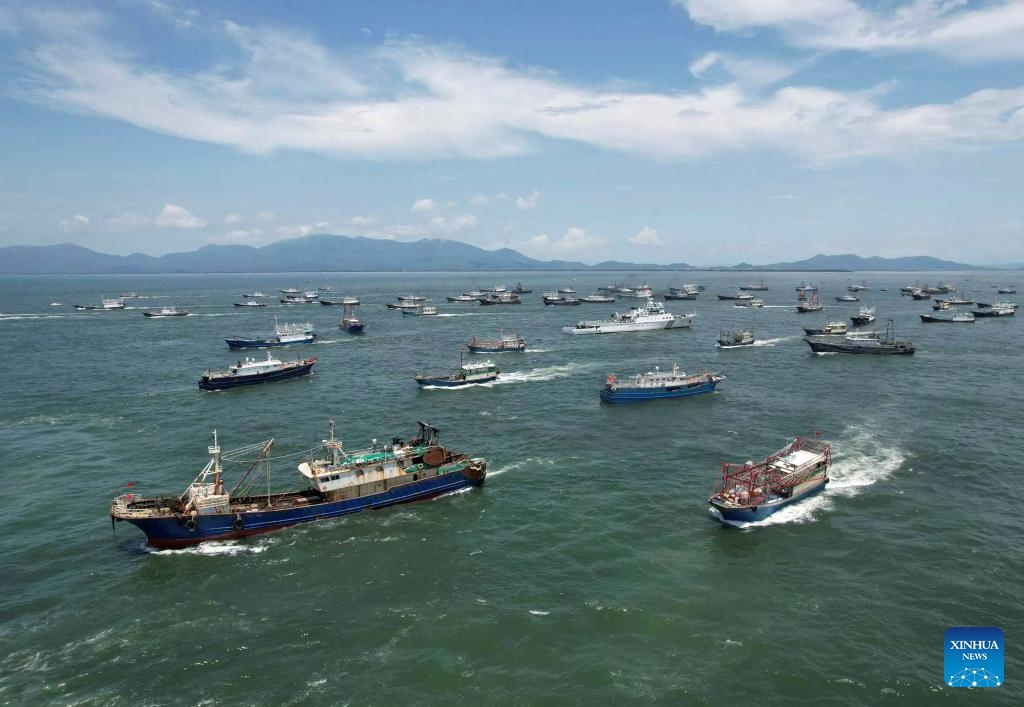 This aerial photo taken on Aug. 16, 2023 shows fishing boats sailing off from the Dianjian fishing port in Beihai City, south China's Guangxi Zhuang Autonomous Region. The fishing season of the South China Sea started Wednesday after this summer's three-and-half-month fishing ban.(Photo: Xinhua)