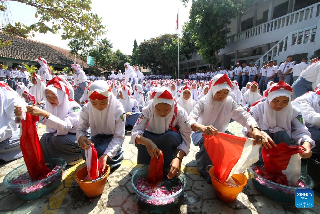 Students wash Indonesian national flags before setting them up ahead of the 78th Independence Day at Sidokerto village in Sragen district, Central Java, Indonesia, on Aug. 15, 2023. August 17 marks the Independence Day of Indonesia.(Photo: Xinhua)