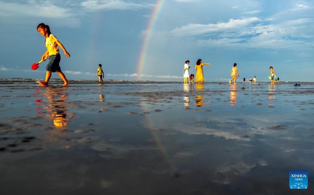 Tourists have fun before the sunrise at Jintan beach in Dongxing, south China's Guangxi Zhuang Autonomous Region, Aug. 14, 2023. Jintan beach, which is located in the southern part of the Wanwei Island, has a coastline of 15 kilometers and is named after its golden sand color.(Photo: Xinhua)