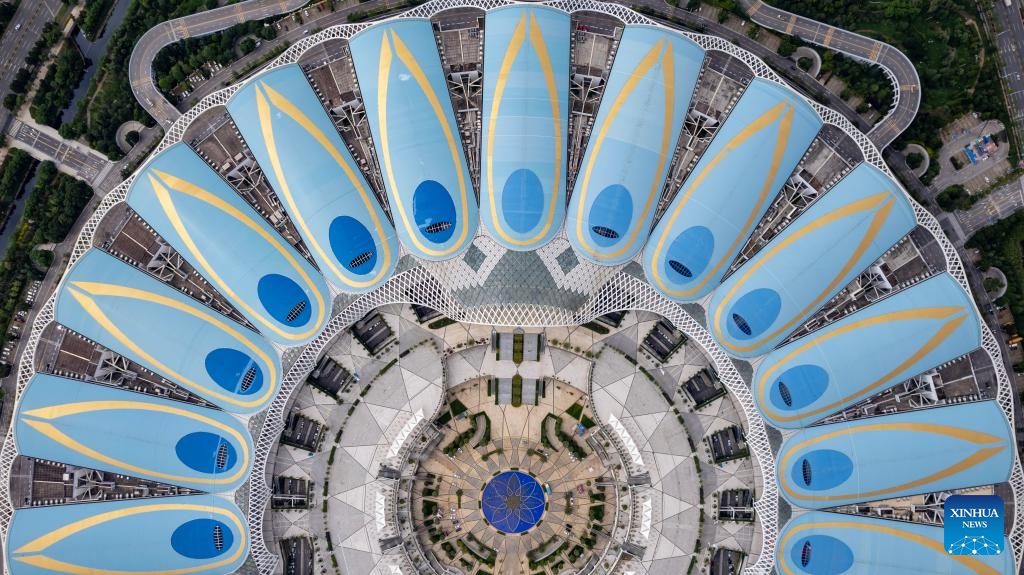 This aerial photo taken on Aug. 7, 2023 shows a view of Kunming Dianchi International Convention and Exhibition Center, the venue for the seventh China-South Asia Expo in Kunming, southwest China's Yunnan Province. The seventh China-South Asia Expo kicked off Wednesday in Kunming. More than 30,000 exhibitors, representatives and guests from 85 countries and regions, and international organizations, are expected to attend both online and offline activities during the five-day expo.(Photo: Xinhua)