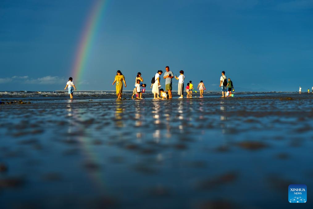 Tourists have fun before the sunrise at Jintan beach in Dongxing, south China's Guangxi Zhuang Autonomous Region, Aug. 14, 2023. Jintan beach, which is located in the southern part of the Wanwei Island, has a coastline of 15 kilometers and is named after its golden sand color.(Photo: Xinhua)