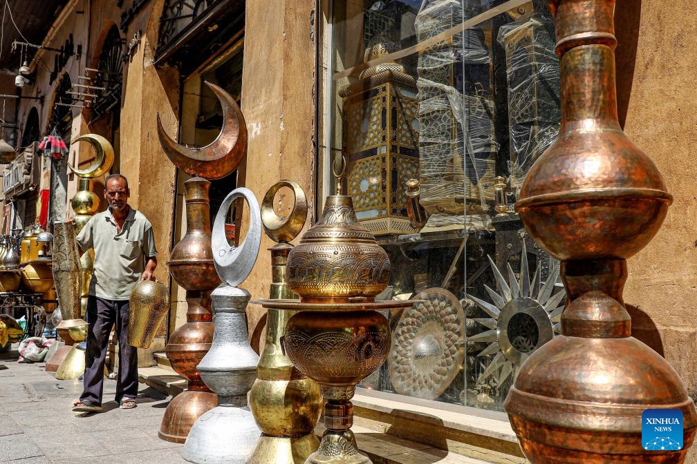 A shopkeeper arranges copper products in Cairo, Egypt, on Aug. 13, 2023.(Photo: Xinhua)