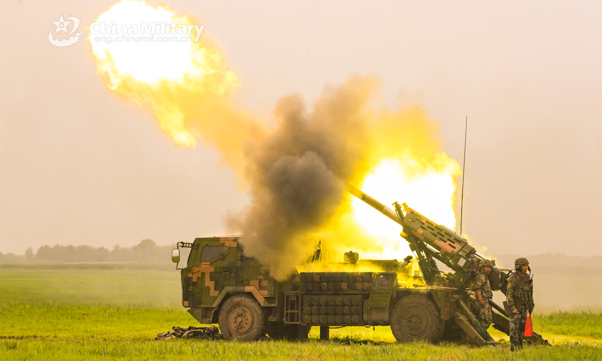 Soldiers assigned to a brigade under the PLA 78th Group Army fire a vehicle-mounted howitzer during a live-fire training exercise in late July, 2023. Photo:China Military