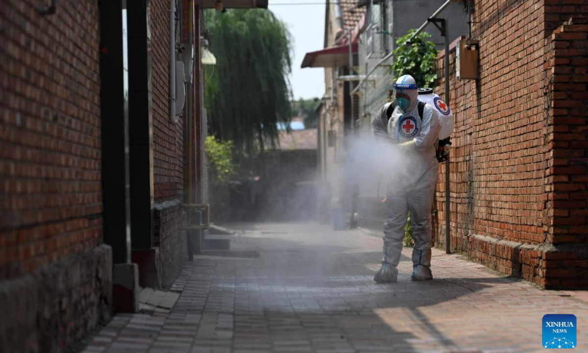 A staff member carries out disinfection at Taitou Town of Jinghai District, north China's Tianjin Municipality, Aug 17, 2023. Photo:Xinhua