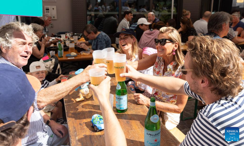 People enjoy beers during the annual Braderie de Lille (Lille flea market), in Lille, northern France, Sept. 2, 2023. The annual Braderie de Lille kicked off here on the first weekend of September. (Photo by Sebastien Courdji/Xinhua)