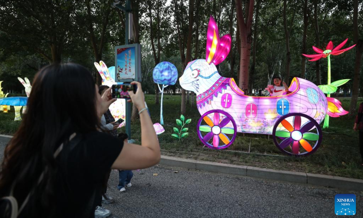 People watch a lantern show at the Liaohe wetland park in Panjin, northeast China's Liaoning Province, Sep 1, 2023. Hundreds of light installations were displayed at the lantern show. Photo:Xinhua