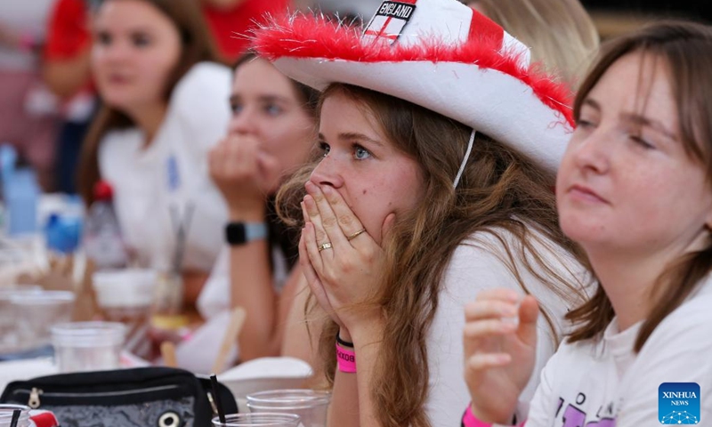 Fans watch the live broadcast of the 2023 FIFA Women's World Cup final match between Spain and England in London, Britain, Aug. 20, 2023. Photo: Xinhua