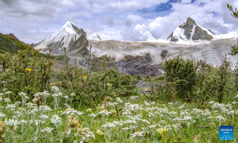 This photo taken on Aug. 16, 2023 shows a view of the Sapukonglagabo Mountain in Biru County of Nagqu, southwest China's Tibet Autonomous Region.(Photo: Xinhua)