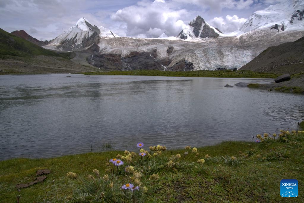 This photo taken on Aug. 16, 2023 shows a view of the Sapukonglagabo Mountain in Biru County of Nagqu, southwest China's Tibet Autonomous Region.(Photo: Xinhua)