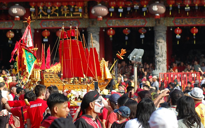 People attend a cultural event to commemorate the 618th anniversary of Chinese Ming Dynasty navigator Zheng He's arrival at Semarang at the Sam Poo Kong Temple in Semarang, Central Java Province, Indonesia, on Aug. 19, 2023. Photo: Xinhua