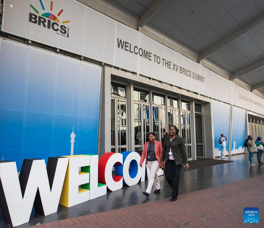 People walk near the venue of the 15th BRICS Summit in Johannesburg, South Africa, Aug. 20, 2023. The 15th BRICS Summit is scheduled to be held from Tuesday to Thursday in South Africa.(Photo: Xinhua)