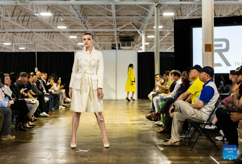 A model presents a creation during a Chinese brands fashion show at the 2023 Apparel Textile Sourcing Trade Show in Toronto, Canada, on Aug. 22, 2023.(Photo: Xinhua)