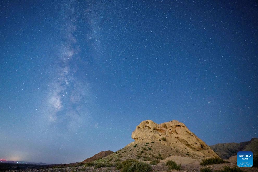 This long-time exposure photo taken on Aug. 20, 2023 shows a section of the Great Wall built in Ming dynasty (1368-1644) under the starry night sky in north China.(Photo: Xinhua)