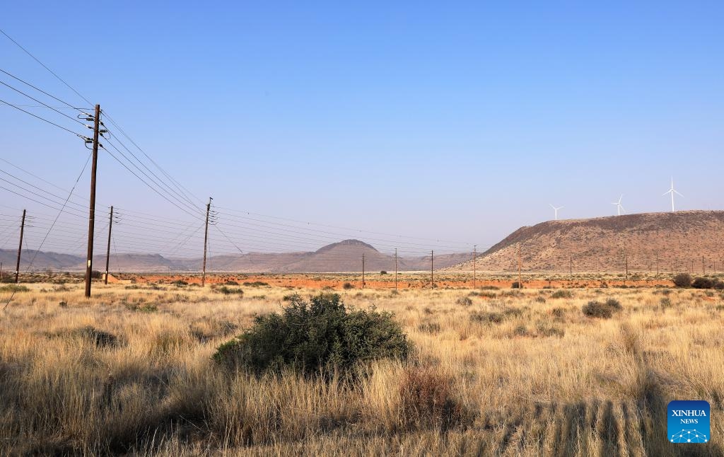 This photo taken on Aug. 10, 2023 shows wind turbines and transmission lines of (Longyuan SA) De Aar Wind Power Project in De Aar, South Africa.(Photo: Xinhua)