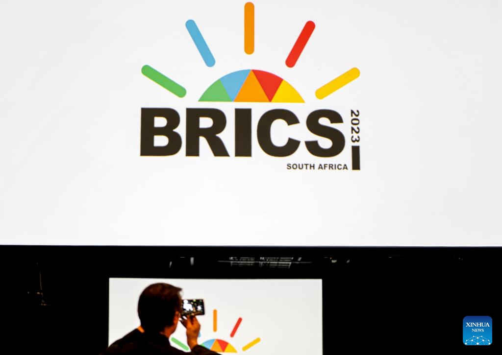 A man takes photos at the media center of the 15th BRICS Summit in Johannesburg, South Africa, Aug. 21, 2023. The 15th BRICS Summit is scheduled to be held from Tuesday to Thursday in South Africa.(Photo: Xinhua)