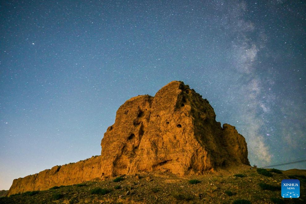 This long-time exposure photo taken on Aug. 20, 2023 shows a section of the Great Wall built in Ming dynasty (1368-1644) under the starry night sky in north China.(Photo: Xinhua)