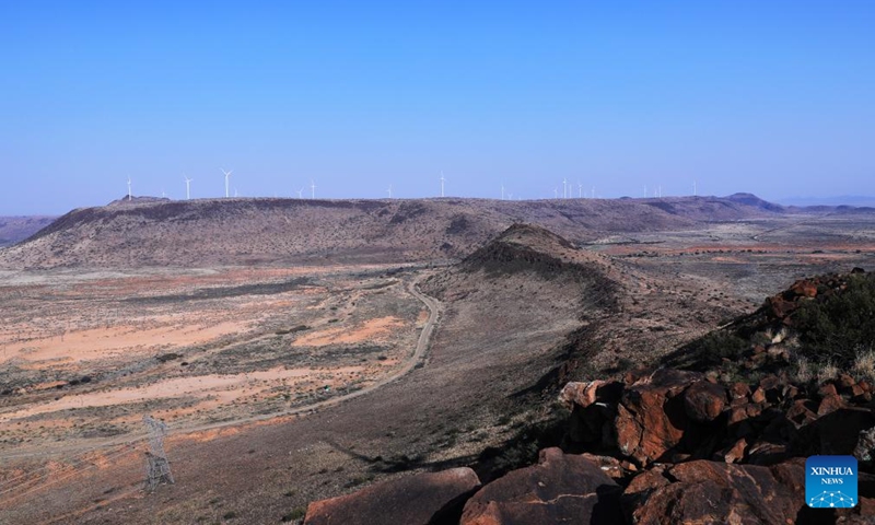 This photo taken on Aug. 10, 2023 shows wind turbines and transmission lines of (Longyuan SA) De Aar Wind Power Project in De Aar, South Africa.(Photo: Xinhua)