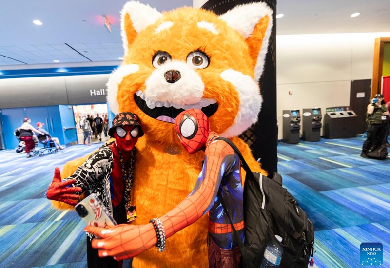 Cosplayers pose for a selfie during the 2023 Fan Expo Canada in Toronto, Canada, on Aug. 25, 2023. As one of the largest comics, sci-fi, anime and gaming events in Canada, the annual event is held here from Aug. 24 to Aug. 27, attracting hundreds of thousands of fans from across the world. Photo: Xinhua