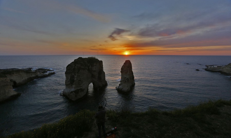 File photo shows the sunset at Pigeon Rocks in Beirut, Lebanon, on March 25, 2019. Photo: Xinhua