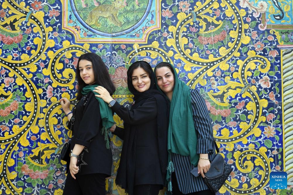 Tourists pose for photos at the Golestan Palace in Tehran, Iran, on Aug. 27, 2023. Golestan Palace is one of the oldest complexes in Tehran, originally built during the Safavid dynasty in the historic walled city. Following extensions and additions, the site received its most characteristic features in the 19th century, when the palace complex was selected as the royal residence and seat of power by the Qajar ruling family.(Photo: Xinhua)