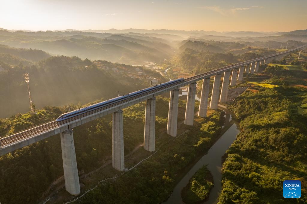 This aerial photo taken on Aug. 31, 2023 shows a bullet train running on the Yinpohe Bridge of the Guiyang-Nanning high-speed railway in Dushan County, southwest China's Guizhou Province. The 482-kilometer Guiyang-Nanning high-speed railway, linking Guiyang, capital of southwest China's Guizhou Province, and Nanning, capital of south China's Guangxi Zhuang Autonomous Region, launched its full-scale services on Thursday.(Photo: Xinhua)