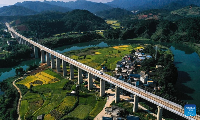 This aerial photo taken on Aug. 31, 2023 shows a bullet train running on the Guiyang-Nanning high-speed railway in Duyun City, southwest China's Guizhou Province. The 482-kilometer Guiyang-Nanning high-speed railway, linking Guiyang, capital of southwest China's Guizhou Province, and Nanning, capital of south China's Guangxi Zhuang Autonomous Region, launched its full-scale services on Thursday.(Photo: Xinhua)