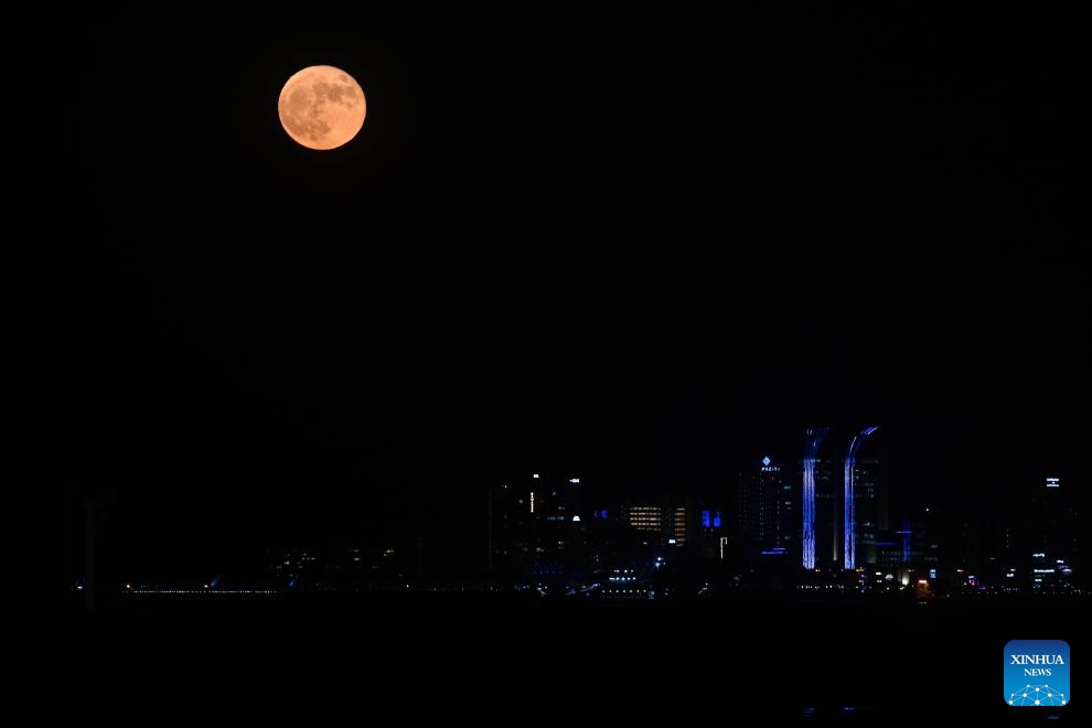 A supermoon is seen over Hawalli Governorate, Kuwait, on Aug. 31, 2023.(Photo: Xinhua)