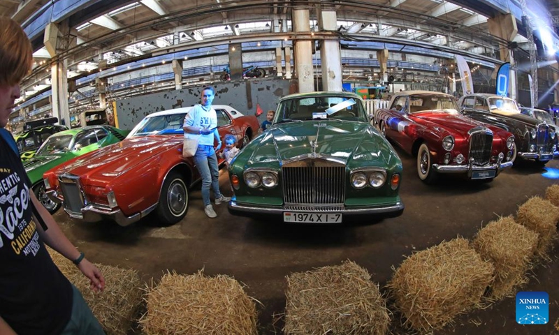 People visit a show of vintage vehicles in Minsk, Belarus, Sept. 2, 2023. About 200 vintage vehicles were on display here on Saturday. Photo: Xinhua