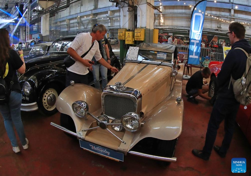 People visit a show of vintage vehicles in Minsk, Belarus, Sept. 2, 2023. About 200 vintage vehicles were on display here on Saturday. Photo: Xinhua