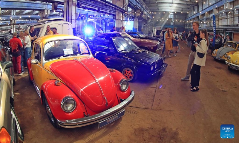 People visit a show of vintage vehicles in Minsk, Belarus, Sept. 2, 2023. About 200 vintage vehicles were on display here on Saturday. Photo: Xinhua