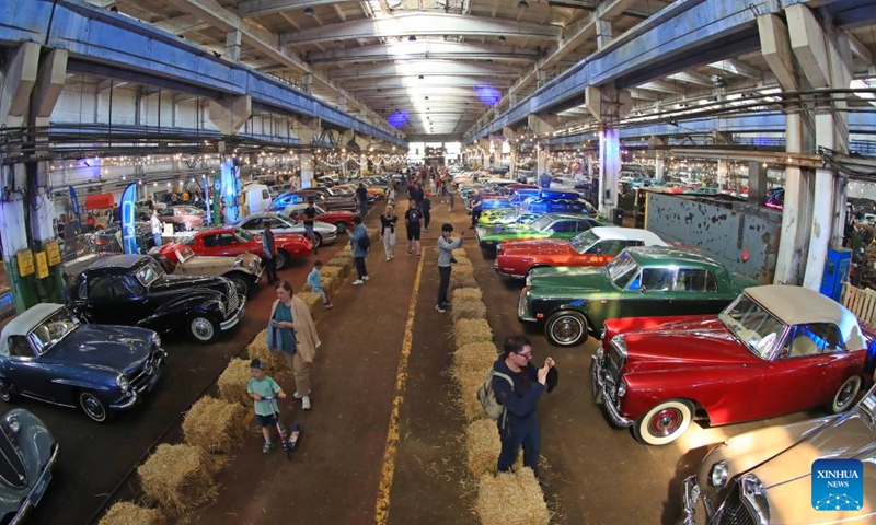 People visit a show of vintage vehicles in Minsk, Belarus, Sept. 2, 2023. About 200 vintage vehicles were on display here on Saturday. Photo: Xinhua