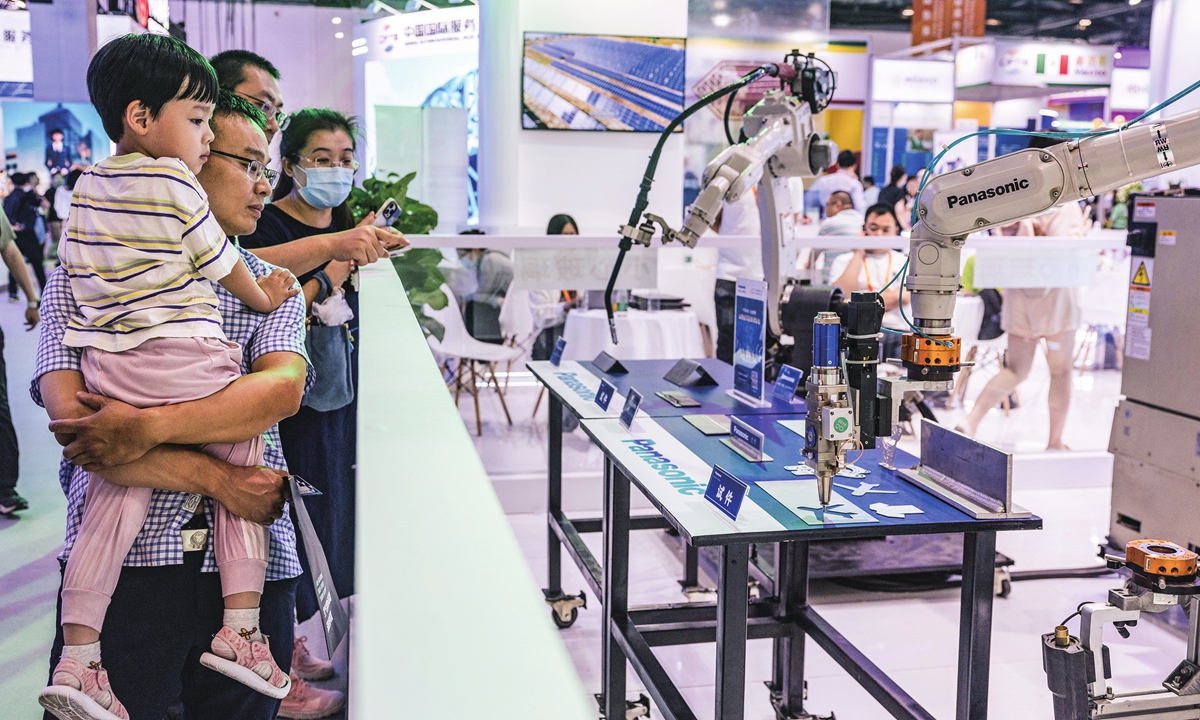 Spectators tour the 2023 China International Fair for Trade in Services, which runs from September 2 to 6, in Beijing, during which many products related to cutting-edge technologies such as chip technology, quantum measurement and control have appeared in the exhibition area. Photo: Li Hao/GT