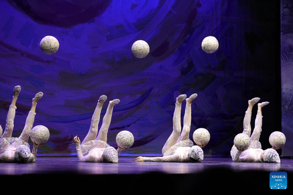 Acrobats from China's Hunan Acrobatic Art Theater perform during the acrobatic show Dream Journey at EDP Gran Via Theater in Madrid, Spain, Sept. 3, 2023. The 700th performance of the global tour of Dream Journey was held here on Sunday.(Photo: Xinhua)