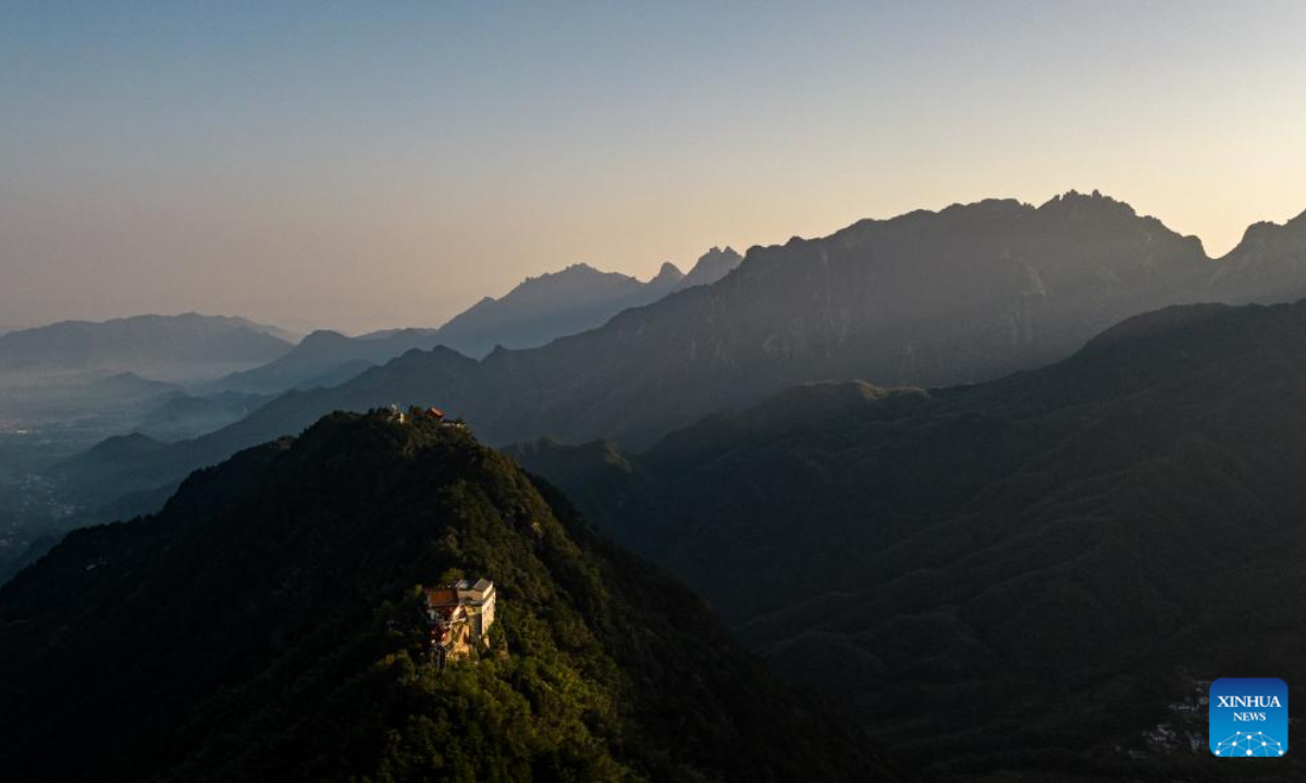 This aerial photo taken on Sep 9, 2023 shows the scenery of Jiuhua Mountain at sunrise in Qingyang County of Chizhou, east China's Anhui Province. Jiuhua Mountain is one of the four sacred mountains of Chinese Buddhism and is also a national geological park. Photo:Xinhua