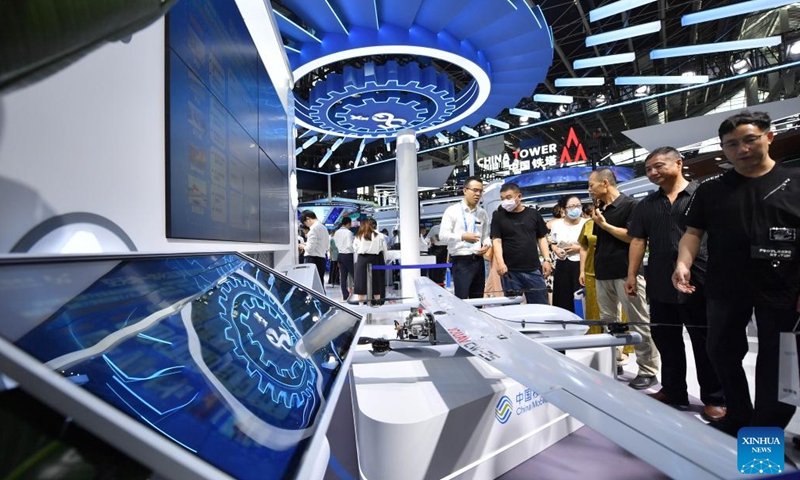 A staff member explains as visitors look at an emergency communication support system at the China International Digital Economy Expo 2023 in Shijiazhuang, north China's Hebei Province, Sept. 6, 2023. The China International Digital Economy Expo 2023 kicked off here on Wednesday, focusing on the development of the industrial internet.(Photo: Xinhua)