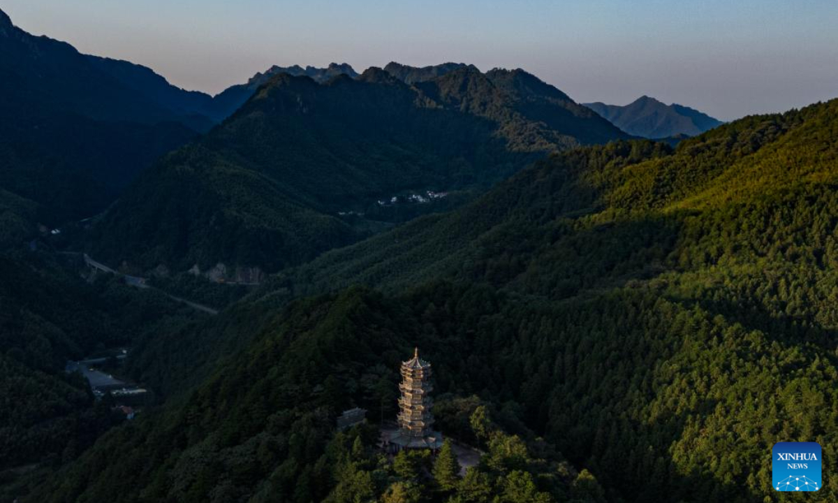 This aerial photo taken on Sep 9, 2023 shows the scenery of Jiuhua Mountain at sunrise in Qingyang County of Chizhou, east China's Anhui Province. Jiuhua Mountain is one of the four sacred mountains of Chinese Buddhism and is also a national geological park. Photo:Xinhua