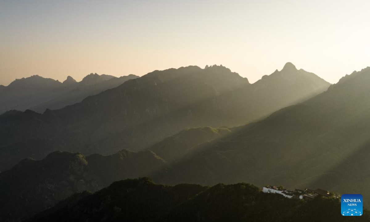 This aerial photo taken on Sep 9, 2023 shows the scenery of Jiuhua Mountain at sunrise in Qingyang County of Chizhou, east China's Anhui Province. Jiuhua Mountain is one of the four sacred mountains of Chinese Buddhism and is also a national geological park. Photo:Xinhua