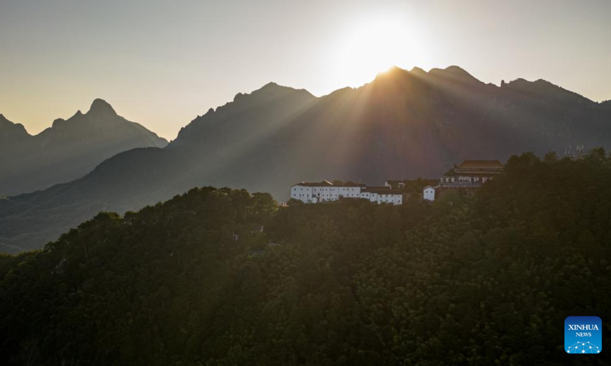 This aerial photo taken on Sep 9, 2023 shows the scenery of Jiuhua Mountain at sunrise in Qingyang County of Chizhou, east China's Anhui Province. Jiuhua Mountain is one of the four sacred mountains of Chinese Buddhism and is also a national geological park. Photo:Xinhua