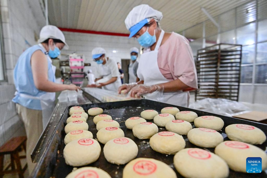 Workers make moon cakes at a workshop in Taizhou City, east China's Jiangsu Province, Sept. 13, 2023. This year's Mid-Autumn Festival falls on Sept. 29.(Photo: Xinhua)