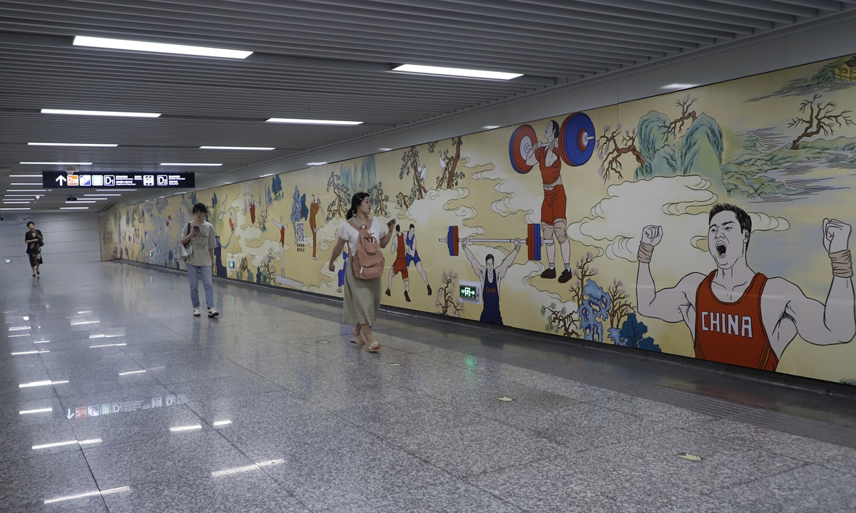 Citizens walk past a subway concourse that has been decorated with paintings of athletes and landscapes in Hangzhou, East China's Zhejiang Province, on September 12, 2023. The Asian Games will be held in Hangzhou from September 23 to October 8. Photo: VCG