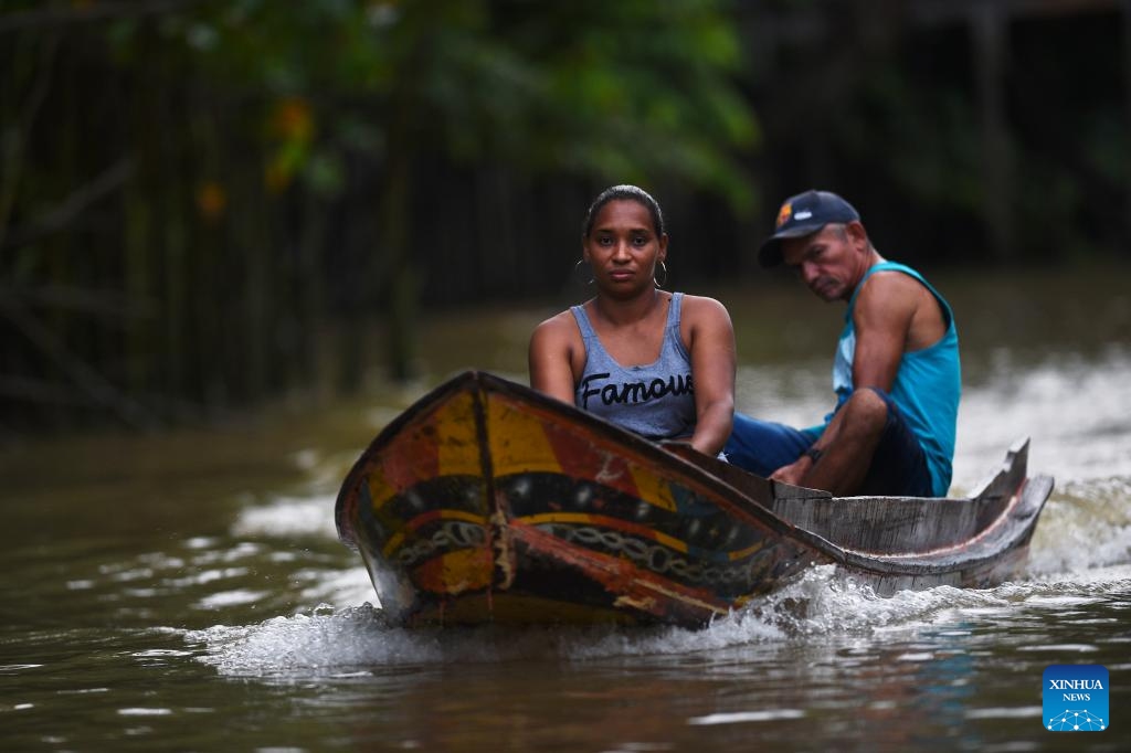 Local residents sail on a boat in the Guama River in Belem, state of Para, Brazil, Sept. 10, 2023.(Photo: Xinhua)