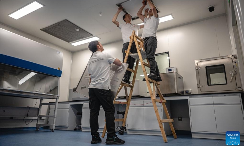 Staff members of the Chinese technical service team work at the headquarters of the Africa Centers for Disease Control and Prevention (Africa CDC) in Addis Ababa, Ethiopia, Sept. 11, 2023. Located in the southern suburbs of Addis Ababa, the China-aided headquarters of the Africa CDC was officially inaugurated in January 2023.(Photo: Xinhua)