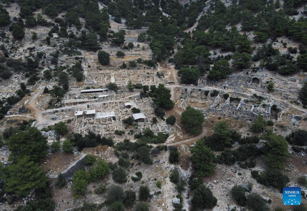 This aerial photo taken on Sept. 18, 2023 shows the ruins of the ancient city of Arykanda in Antalya, Türkiye.(Photo: Xinhua)