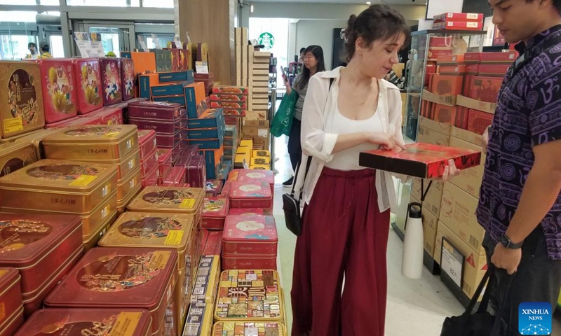 Customers shop for mooncakes ahead of the Mid-Autumn Festival at a supermarket in Vancouver, British Columbia, Canada, on Sept. 17, 2023. The Mid-Autumn Festival, falling on Sept. 29 this year, is a traditional Chinese Festival usually marked by family reunions, watching the full moon and eating mooncakes.(Photo: Xinhua)