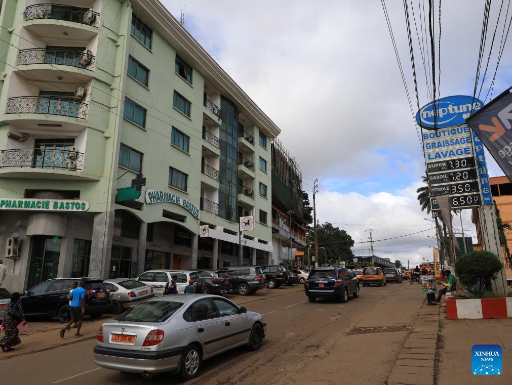 This photo taken on Sept. 15, 2023 shows the street view in Yaounde, Cameroon. Situated on the hilly areas of central Cameroon at an altitude of 750 meters, Yaounde is the capital and second largest city in Cameroon.(Photo: Xinhua)