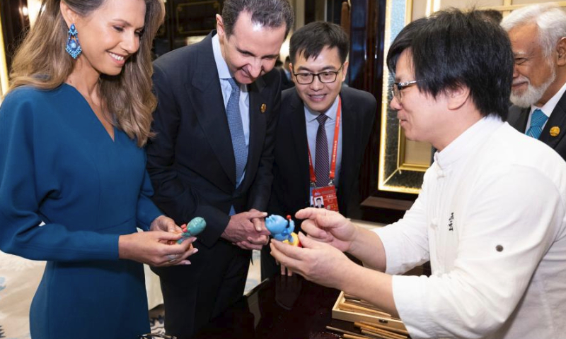 Syrian President Bashar al-Assad and his wife Asma al-Assad enjoy demonstration of intangible cultural heritages before a welcoming banquet in Hangzhou, capital city of east China's Zhejiang Province, Sept. 23, 2023. (Xinhua/Huang Jingwen)