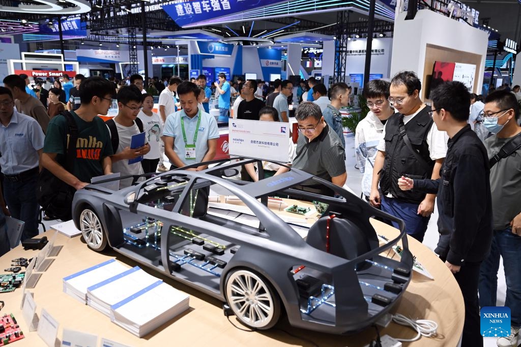 People visit the 2023 World Manufacturing Convention in Hefei, east China's Anhui Province, Sept. 20, 2023. The 2023 World Manufacturing Convention kicked off Wednesday in Hefei, built around the theme Intelligent manufacturing for a better future. With a record number of exhibitors, the five-day event features activities as exhibitions, summits and forums.(Photo: Xinhua)