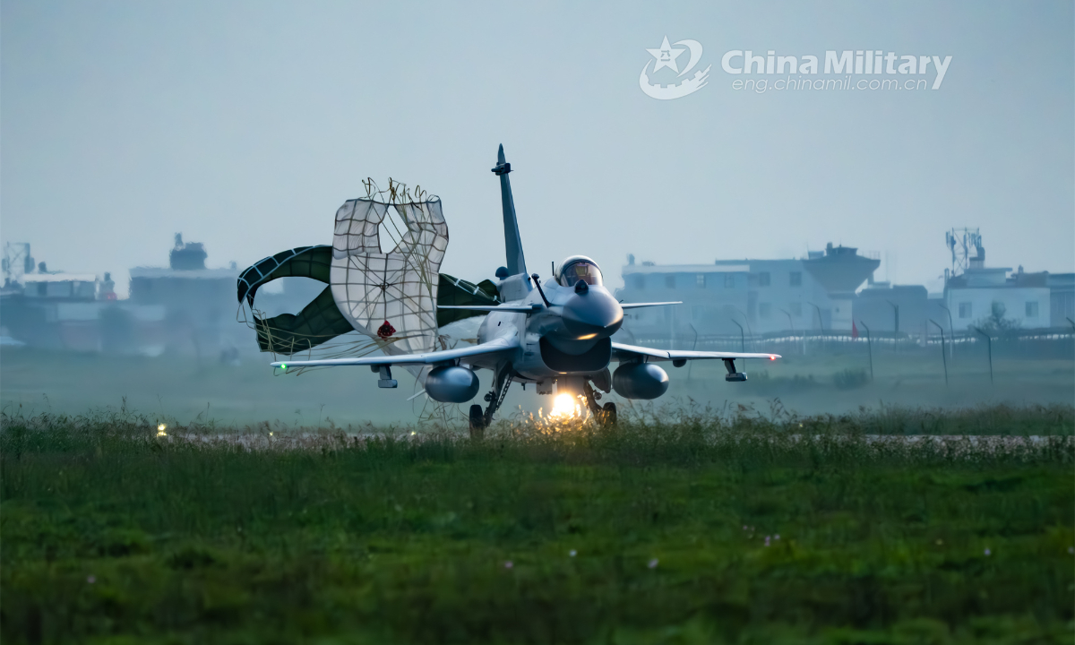 A J-10 fighter jet attached to an aviation brigade of the air force under the PLA Southern Theater Command pops a drag parachute to slow down after completing a flight training mission on September 16, 2023. Photo:China Military